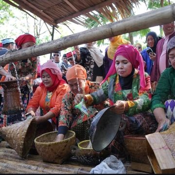 Tradisi Nyuci Perabotan Kembali Ramaikan Lebaran Depok 2026, Jadi Simbol Bersih Diri dan Lingkungan