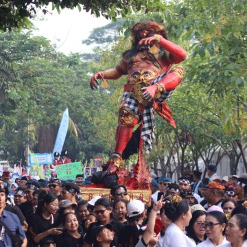 Penampilan Ogoh-Ogoh Bikin Puncak Lebaran Depok 2026 Makin Meriah