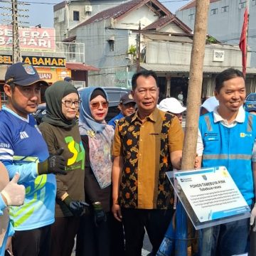 RS Puri Cinere Salurkan Bantuan Pohon, Ini Komitmennya untuk Lingkungan di Depok